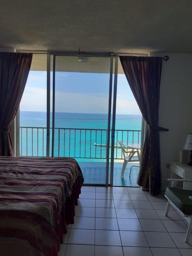 Deluxe Montego Bay Club Studio & Suites Экстерьер фото
