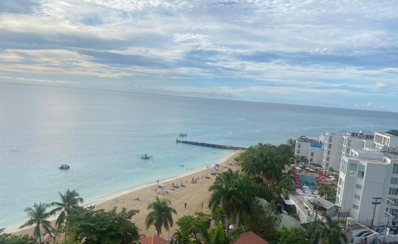 Deluxe Montego Bay Club Studio & Suites Экстерьер фото